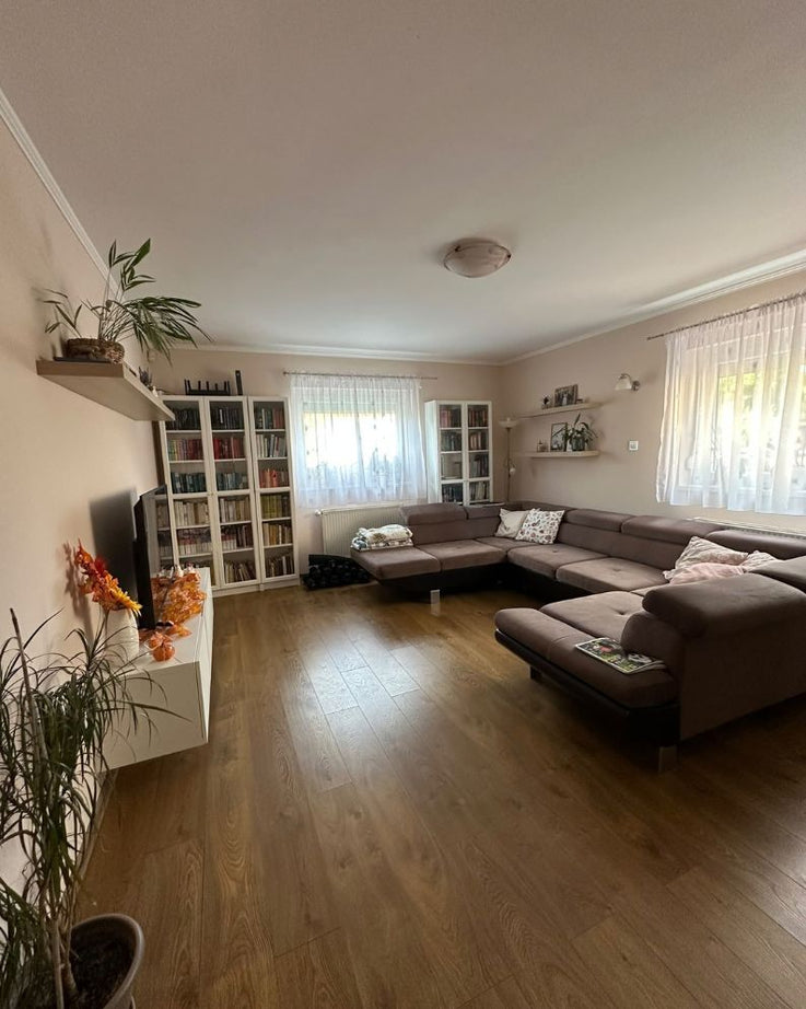 DUNAHARASZTI HATÁR ÚT – TELJESEN FELÚJÍTOTT, 159 M²-ES CSALÁDI HÁZ MEDENCÉVEL, SAJÁT SZAUNÁVAL, DUPLA GARÁZZSAL ÉS NAPELEMMEL