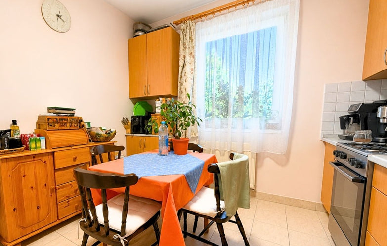 61 m²-es, 2. emeleti tégla lakás eladó Kecskeméten, a Szent-Györgyi Albert utcában