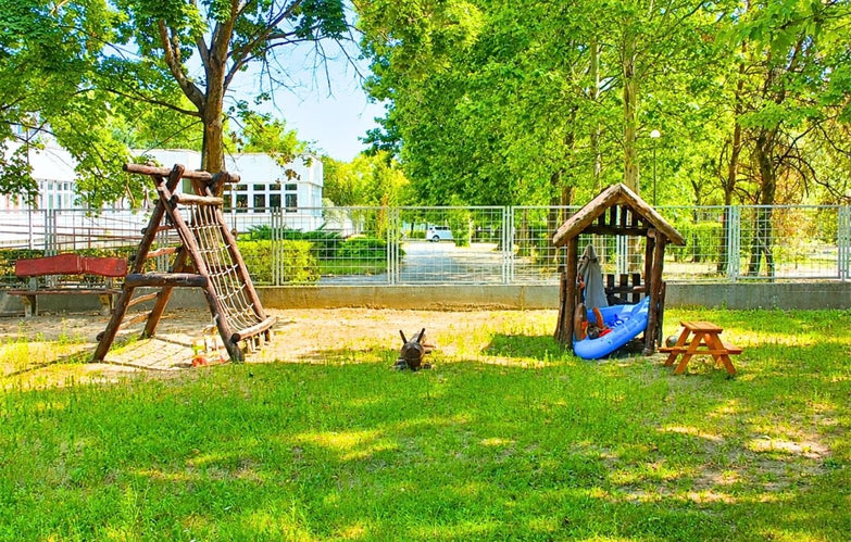61 m²-es, 2. emeleti tégla lakás eladó Kecskeméten, a Szent-Györgyi Albert utcában