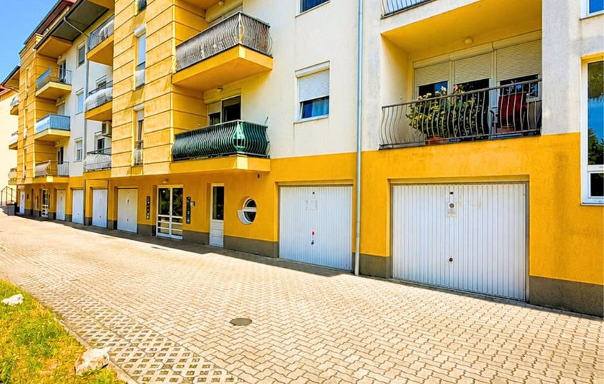 61 m²-es, 2. emeleti tégla lakás eladó Kecskeméten, a Szent-Györgyi Albert utcában