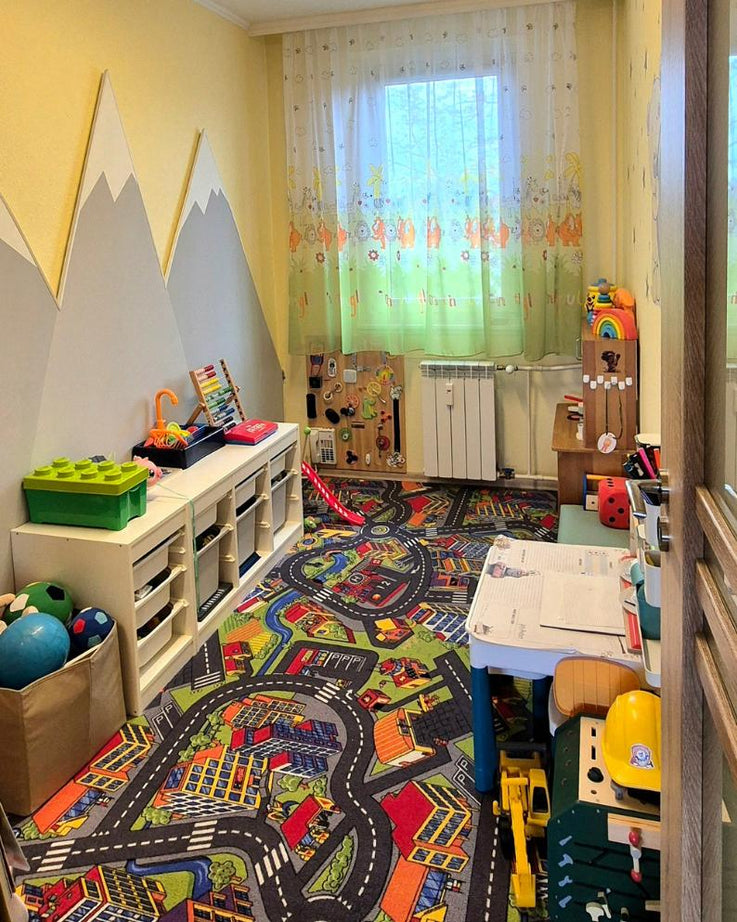 Kecskemét Széchenyivárosának egyik kedvelt, nyugodt részén keresi új családját ez a szerethető, kétszintes otthon.