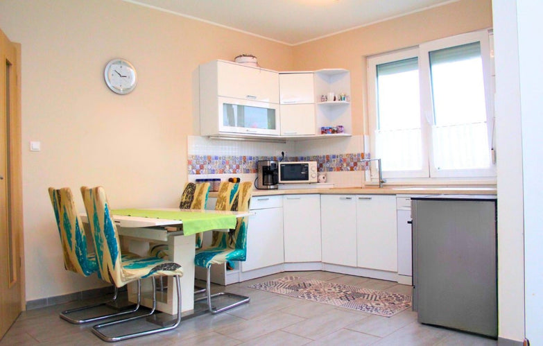 Modern 3 szobás családi ház – 93 m², terasszal és rendezett kerttel Katonatelepen