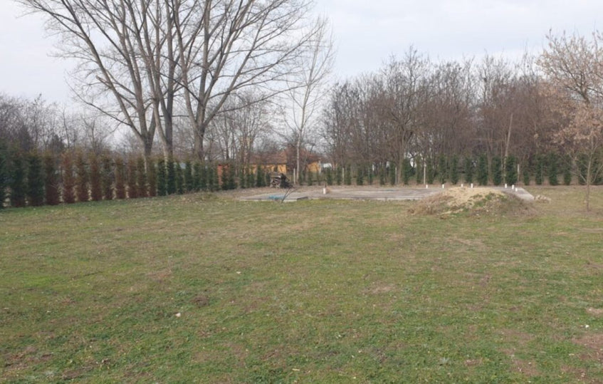 Kecskemét belváros közelében KIVÁLÓ környéken nagyon kedvező áron 1475 nm-es telek eladó