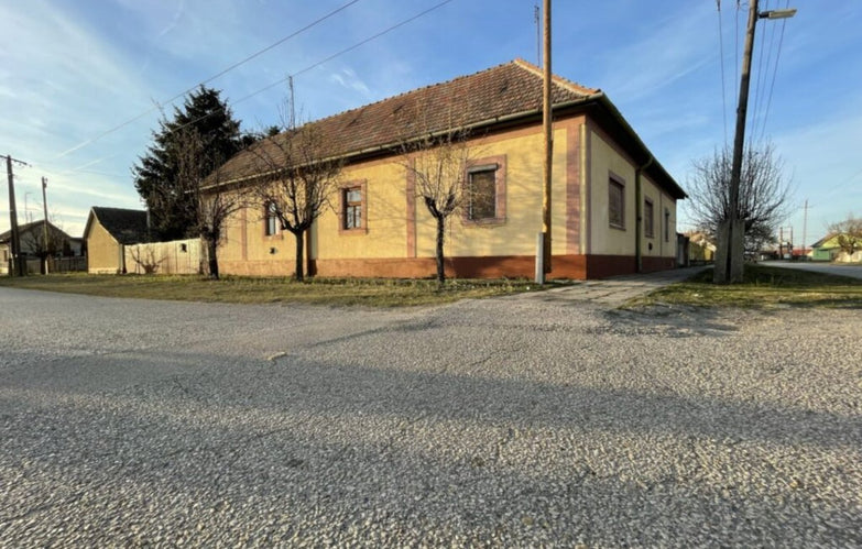 Tázlári ház, nagy telekkel