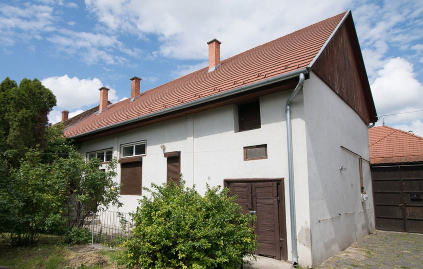 Eladó egy bájos ház Kecskemét belvárosában!