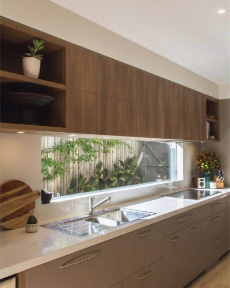 Napfényes napelemes 83 nm-es ház Vacsi közben eladó!