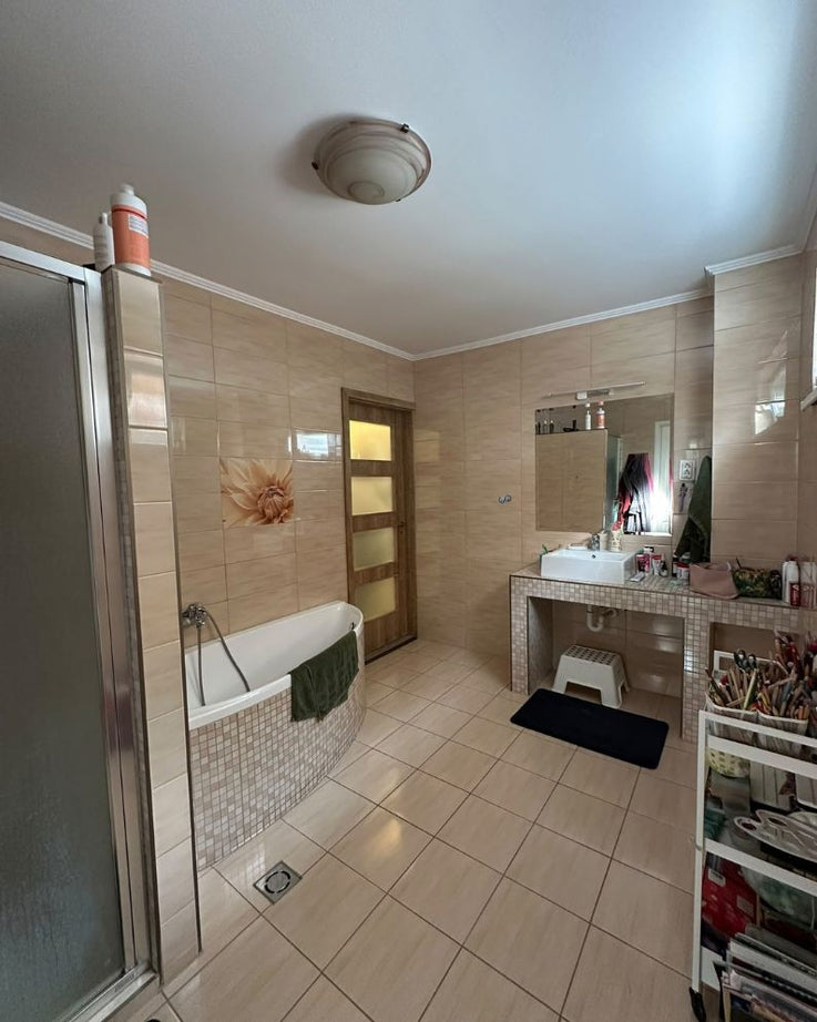 DUNAHARASZTI HATÁR ÚT – TELJESEN FELÚJÍTOTT, 159 M²-ES CSALÁDI HÁZ MEDENCÉVEL, SAJÁT SZAUNÁVAL, DUPLA GARÁZZSAL ÉS NAPELEMMEL