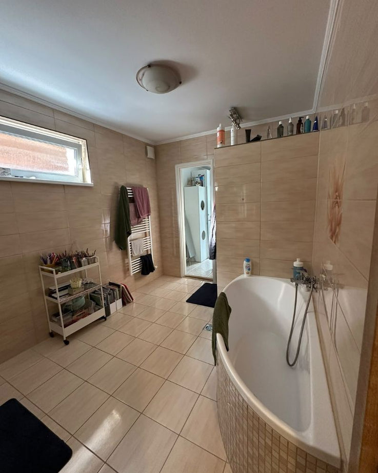 DUNAHARASZTI HATÁR ÚT – TELJESEN FELÚJÍTOTT, 159 M²-ES CSALÁDI HÁZ MEDENCÉVEL, SAJÁT SZAUNÁVAL, DUPLA GARÁZZSAL ÉS NAPELEMMEL