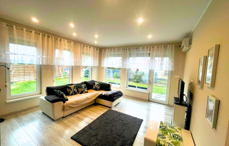 Modern 3 szobás családi ház – 93 m², terasszal és rendezett kerttel Katonatelepen