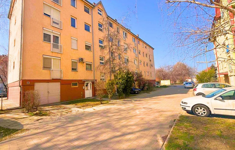 Eladó tégla lakás Kecskeméten, Hollandfalu közelében – 65 m², erkély, parkoló